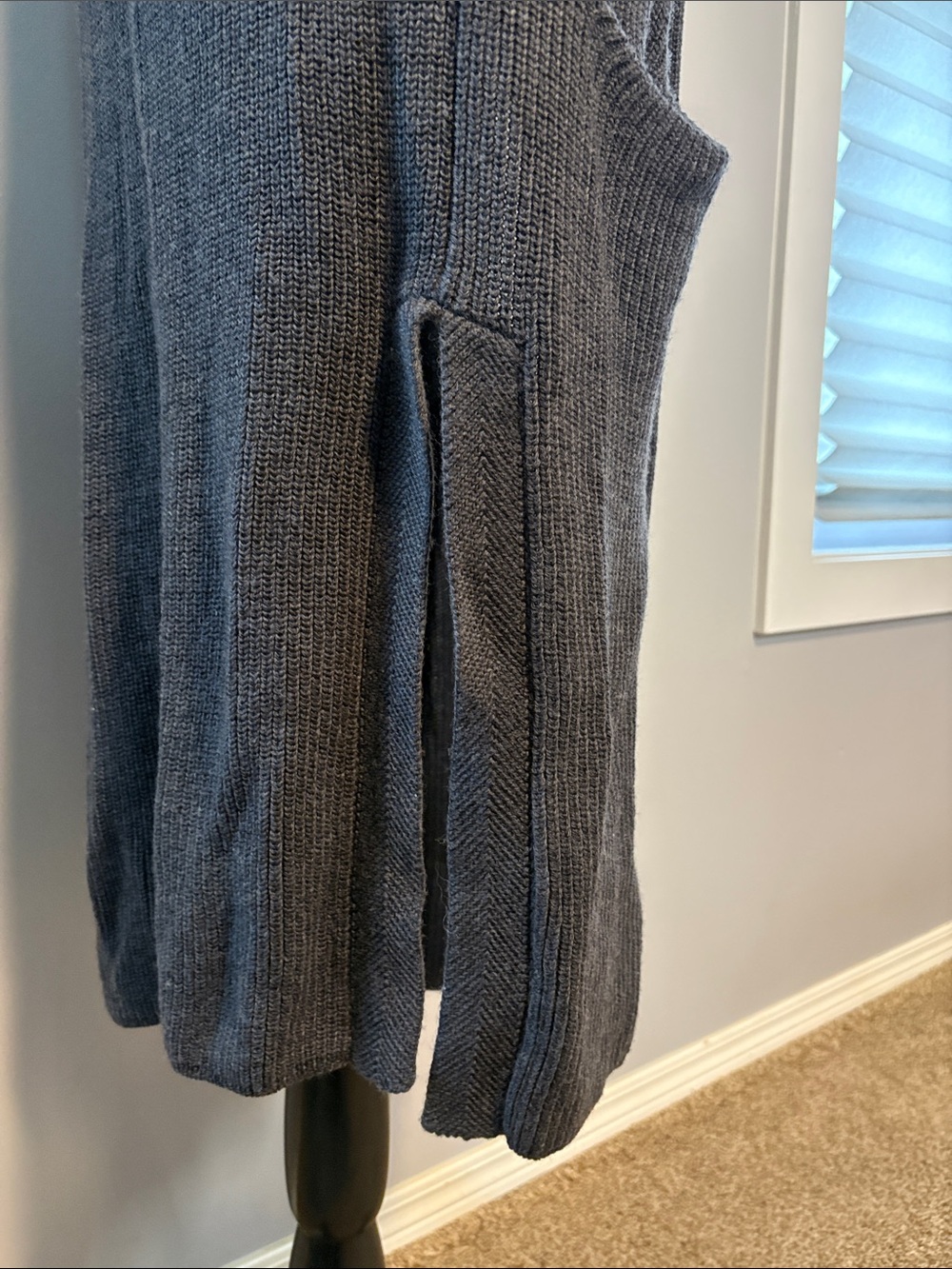 Wilfred Aritzia Sleeveless Open-Front Long Knit Vest - Charcoal size small - Picture 6 of 9